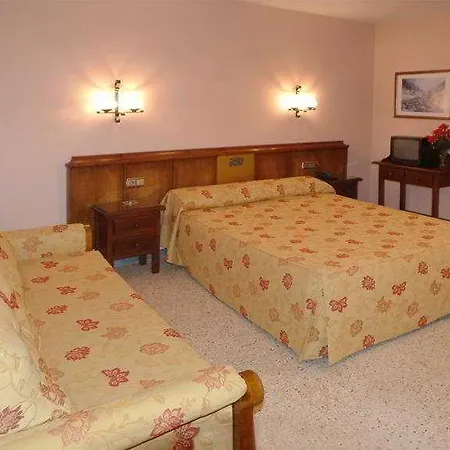 Hotel Pere D'urg 3000